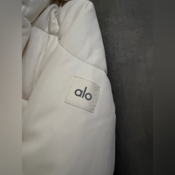 Alo Yoga Foxy Puffer Jacket XS - Picture 6 of 7